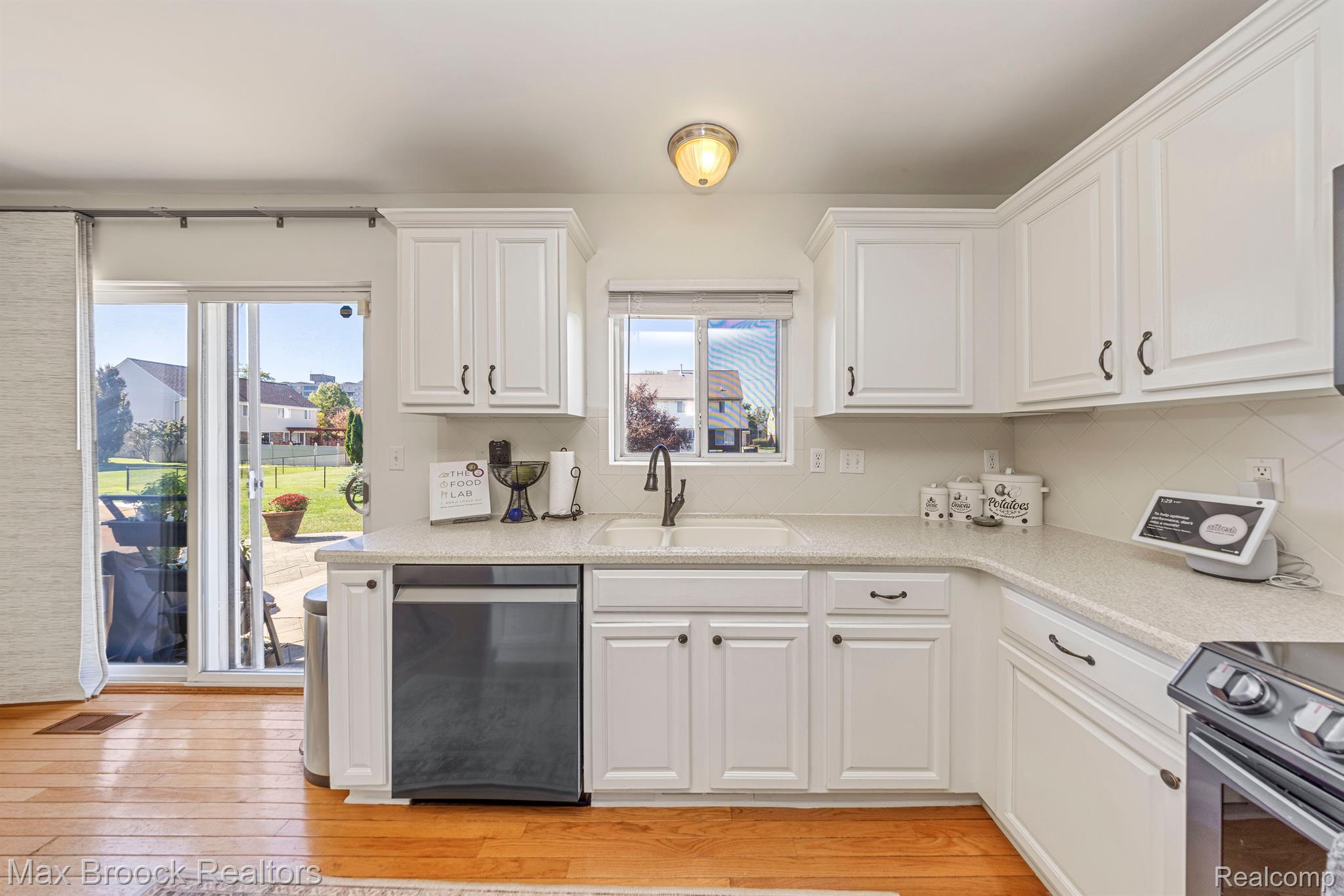 31331 Cedar Ridge Lane Madison Heights, MI 48071 - Photo 13 of 53 Gallery Image 13
