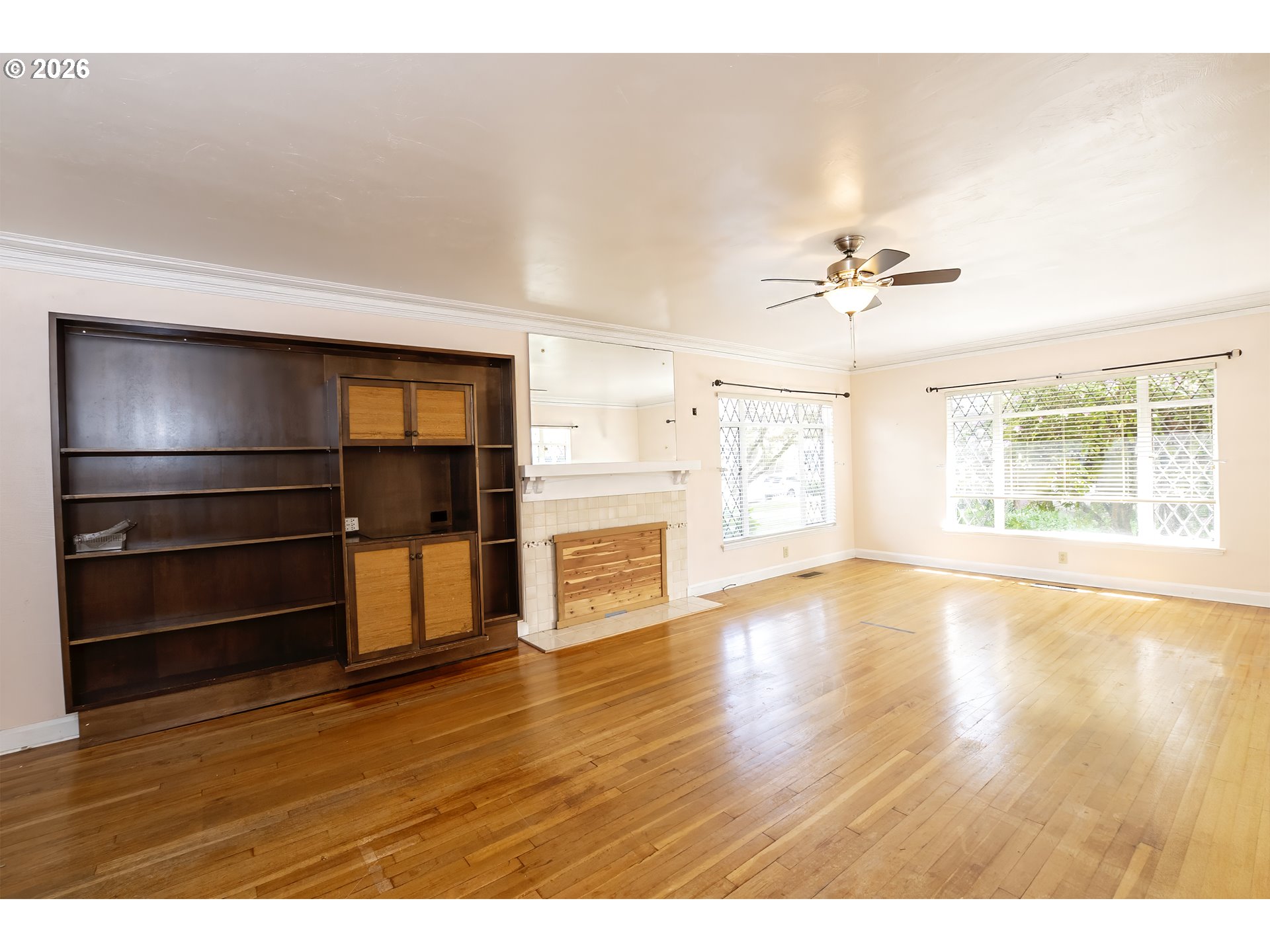 425 North 9th Street Cottage Grove, OR 97424 - Photo 13 of 48 Living Room