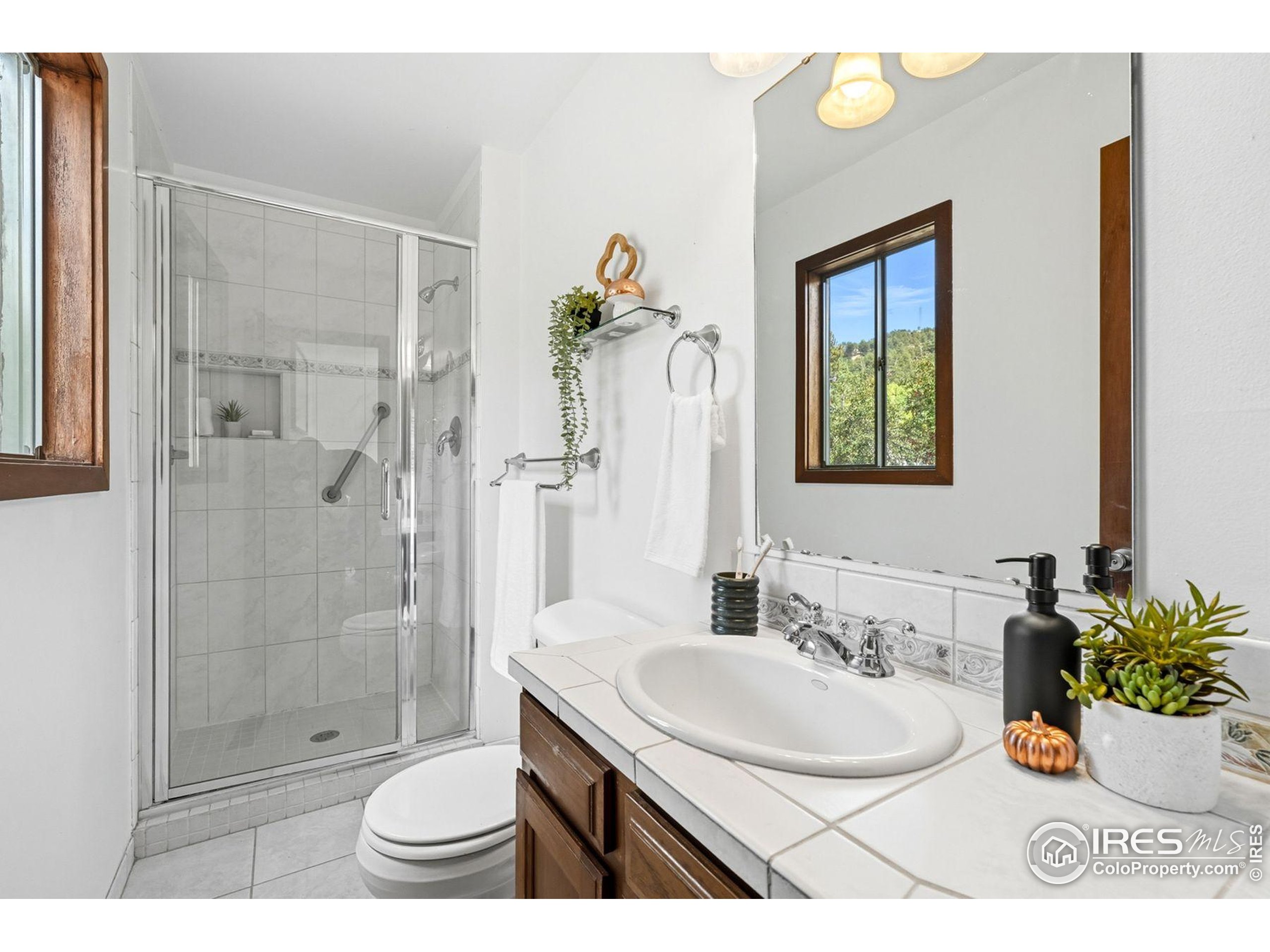 1037 Wagonwheel Gap Road Boulder, CO 80304 - Photo 34 of 43 a bathroom with a sink toilet and shower