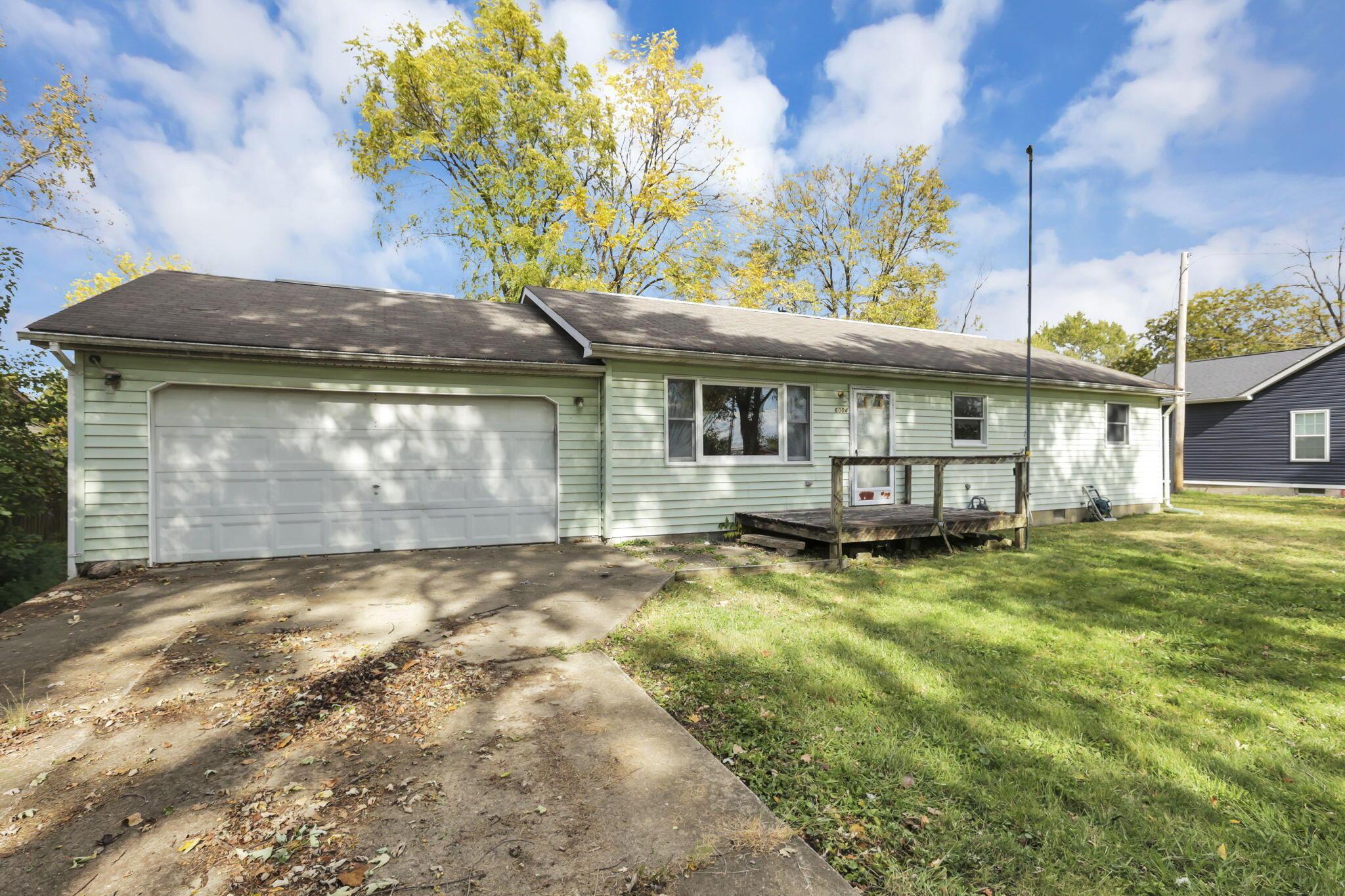 Driveway / Exterior