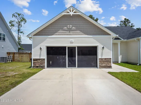 $2,400 | 251 Breakwater Drive, Sneads Ferry, NC 28460