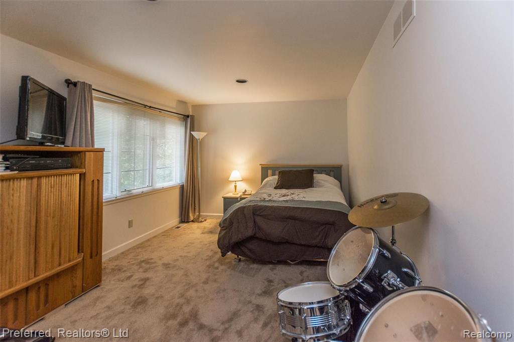34015 Lyncroft Street Farmington Hills, MI 48331 - Photo 25 of 34