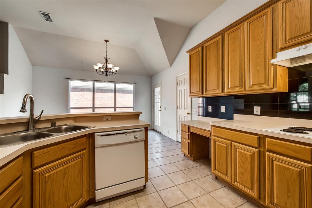 5909 Berkshire Road McKinney, TX 75072 - Photo 10 of 36