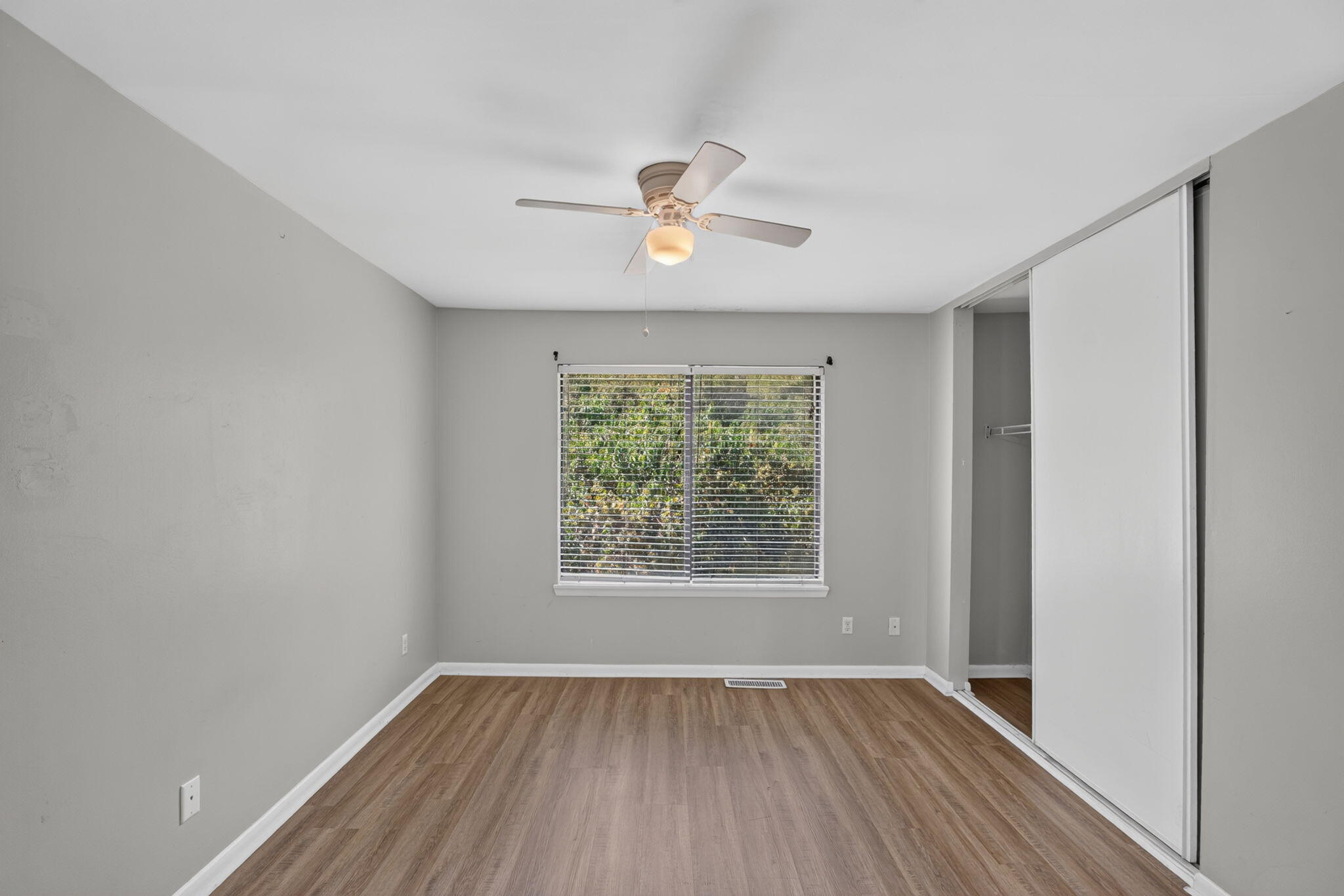 1530 Fort Johnson Road, Unit 1L Charleston, SC 29412 - Photo 15 of 29 Bedroom 1