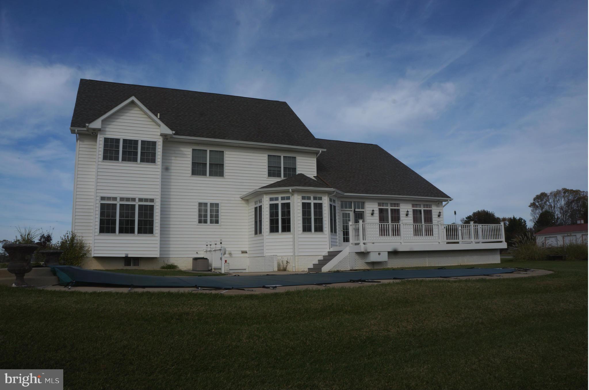 Exterior (Rear)
