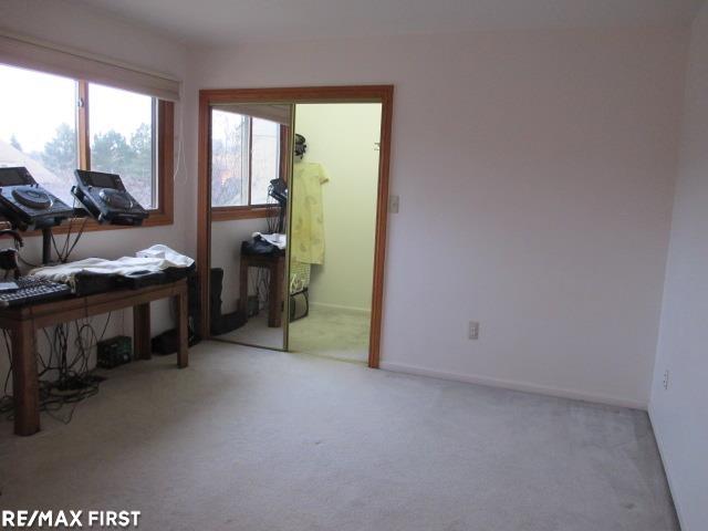 2164 Rochelle Park Drive Rochester, MI 48309 - Photo 23 of 24 50131117-ed380f6a-9fb3-43e5-9422-a138e8863c0d.JPG