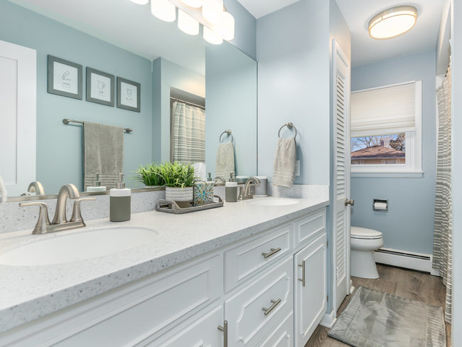 1506 Meadows Road Geneva, IL 60134 - Photo 20 of 33 a bathroom with a toilet a sink and mirror