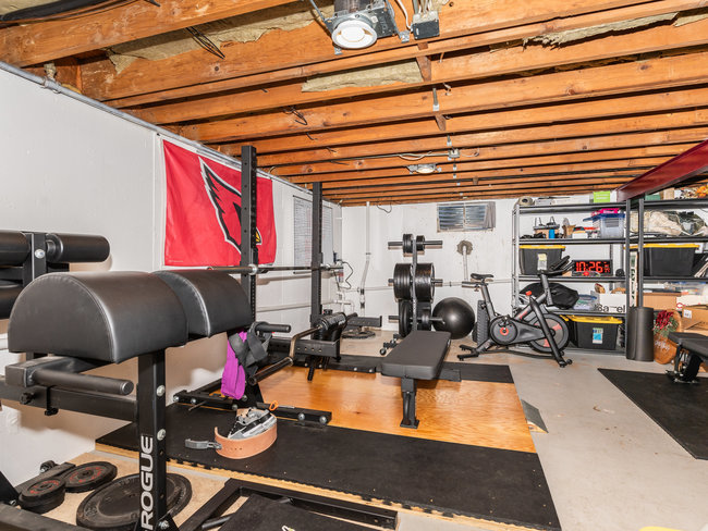 1506 Meadows Road Geneva, IL 60134 - Photo 25 of 33 a room with gym equipment and a table