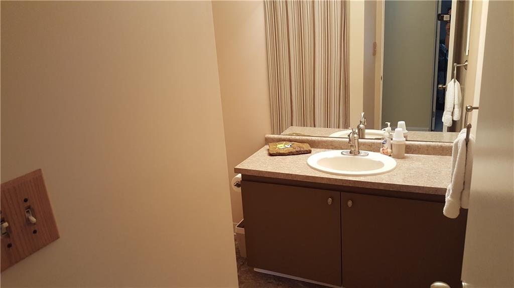 1301 Kenzie Road Pittsburgh, PA 15205 - Photo 10 of 14 Main / Guest bath
