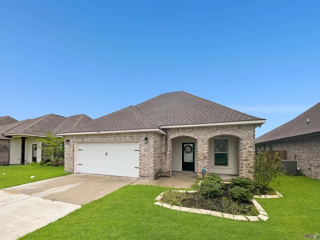 $260,000 | 1845 Pineglen Drive, St. Gabriel, LA 70776