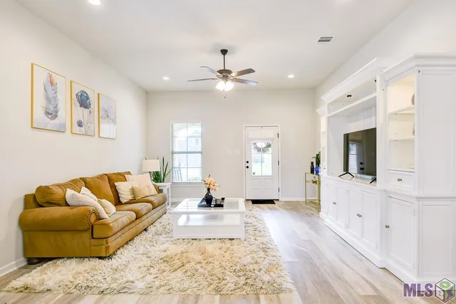 $260,000 | 1845 Pineglen Drive, St. Gabriel, LA 70776