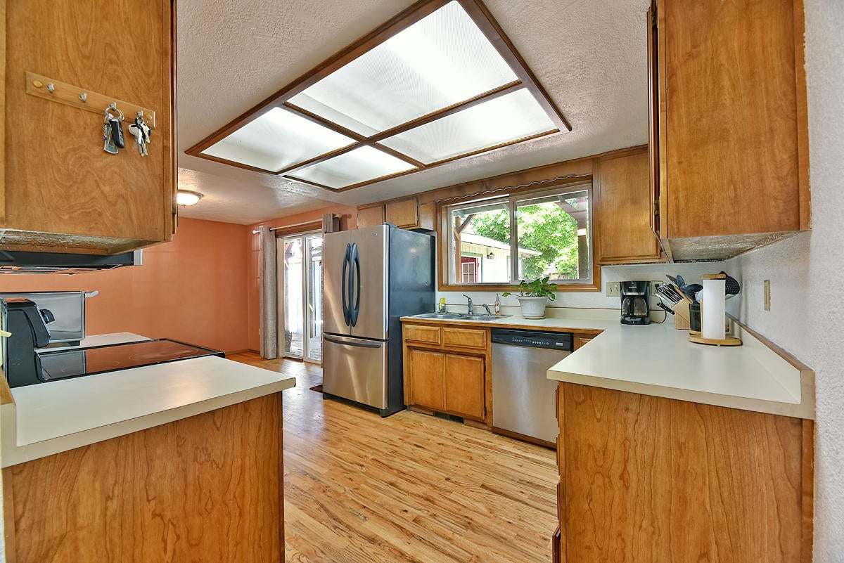 2270 Springbrook Road Medford, OR 97504 - Photo 7 of 36 7