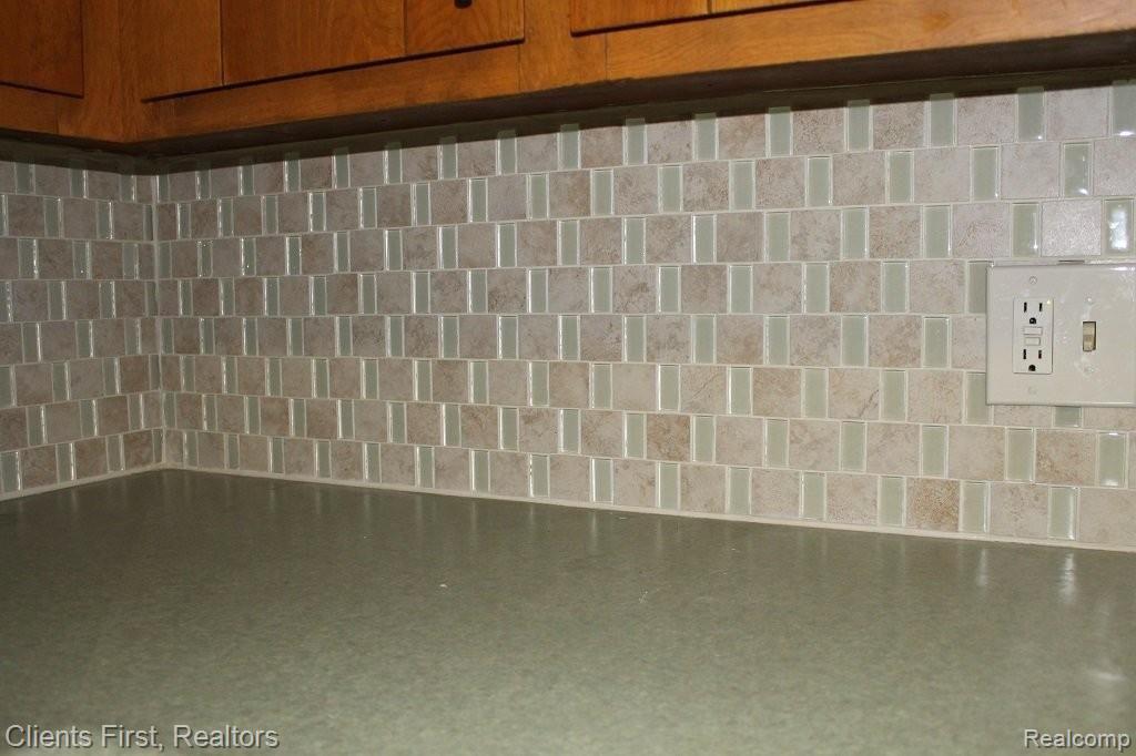 5261 North Fowlerville Road Fowlerville, MI 48836 - Photo 4 of 9 Kitchen #2.jpg