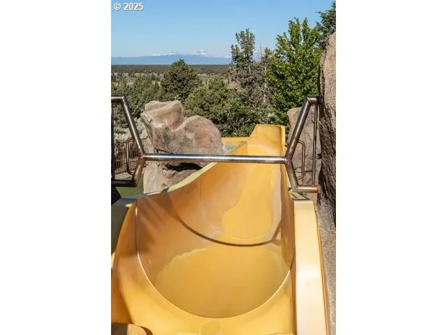 a view of a tennis court