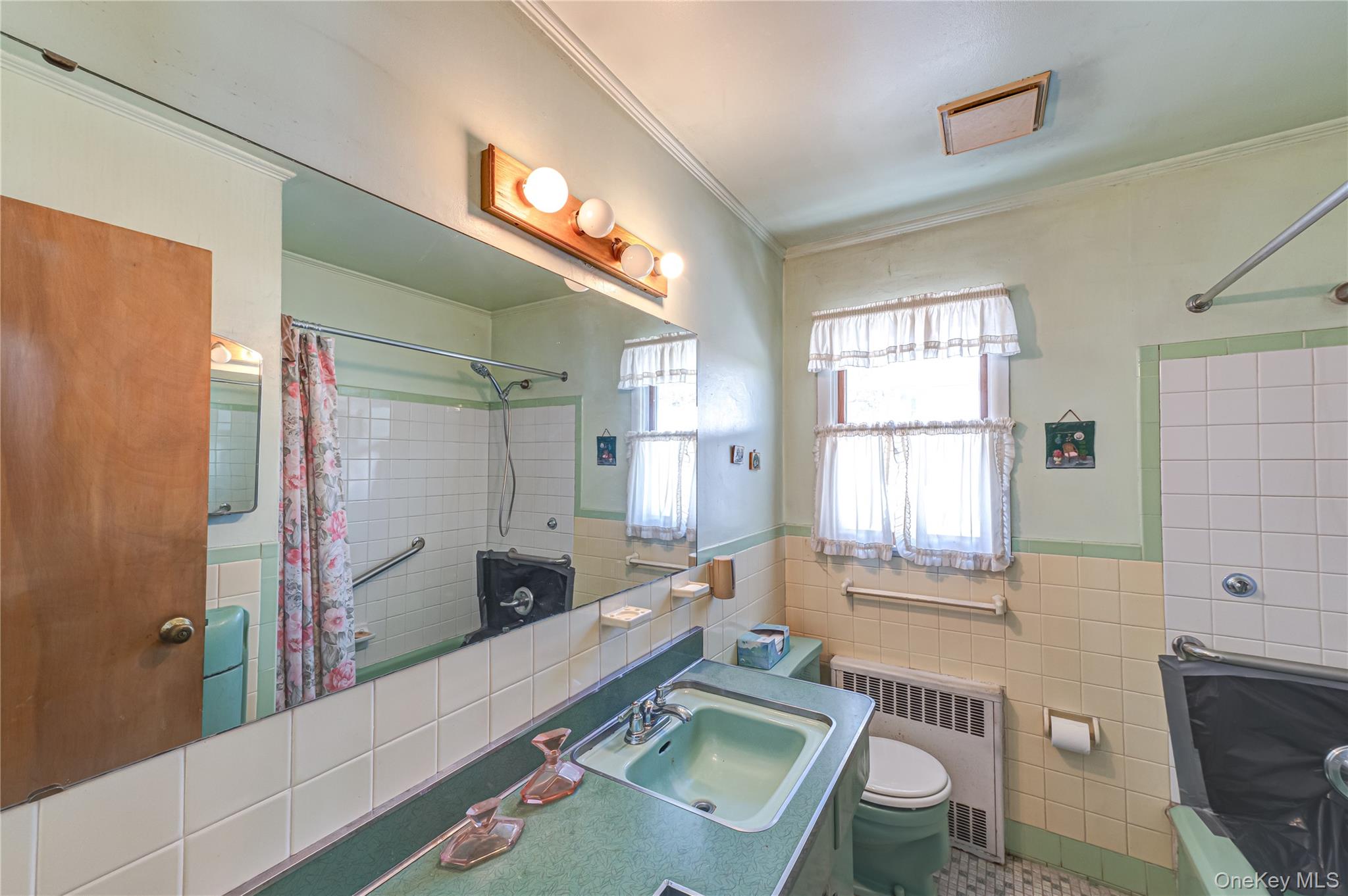 67 Edgewood Road West Islip, NY 11795 - Photo 14 of 29