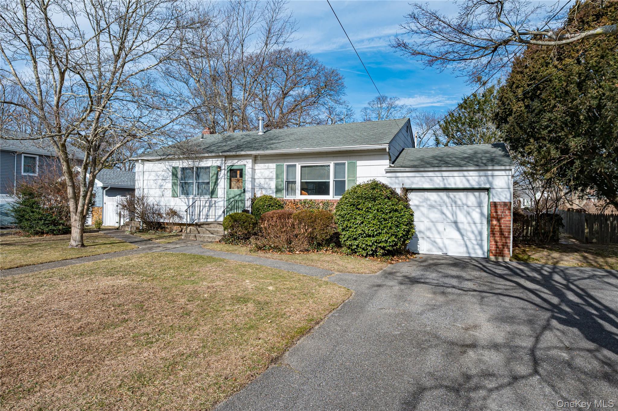 67 Edgewood Road West Islip, NY 11795 - Photo 3 of 29