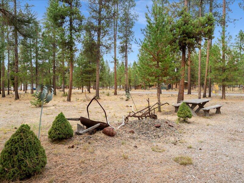 152113 Silver Spur Road La Pine, OR 97739 - Photo 4 of 43