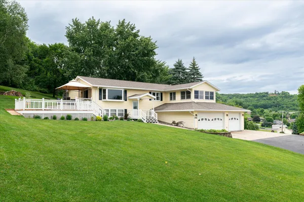 $475,000 | 731 North 4th Street, La Crescent, MN 55947