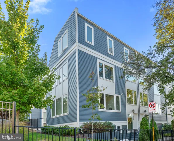 $970,000 | 2823 24th Road South, Arlington, VA 22206