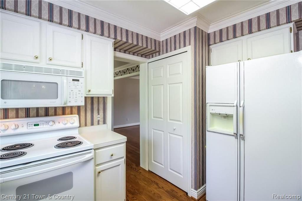 1142 Greenleaf Drive Rochester Hills, MI 48309 - Photo 13 of 55