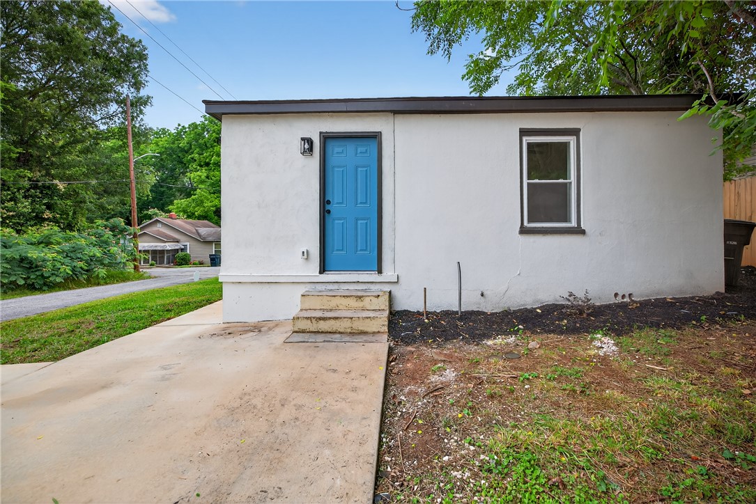 1103 Scott Drive Anderson, SC 29624 - Photo 22 of 23 Side View/Entrance