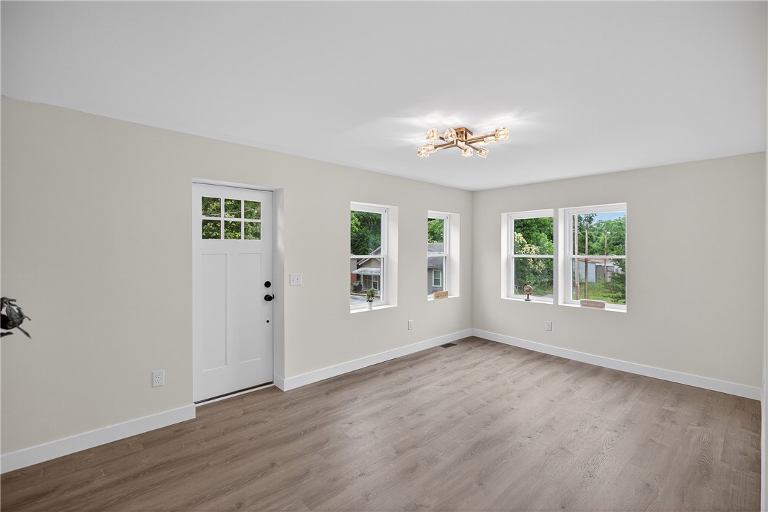 1103 Scott Drive Anderson, SC 29624 - Photo 10 of 23 Living Room
