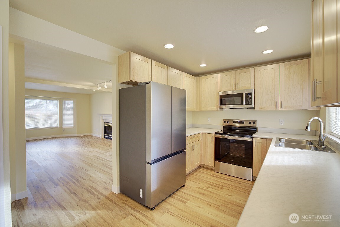 3614 Shelby Road, Unit A Lynnwood, WA 98087 - Photo 5 of 32