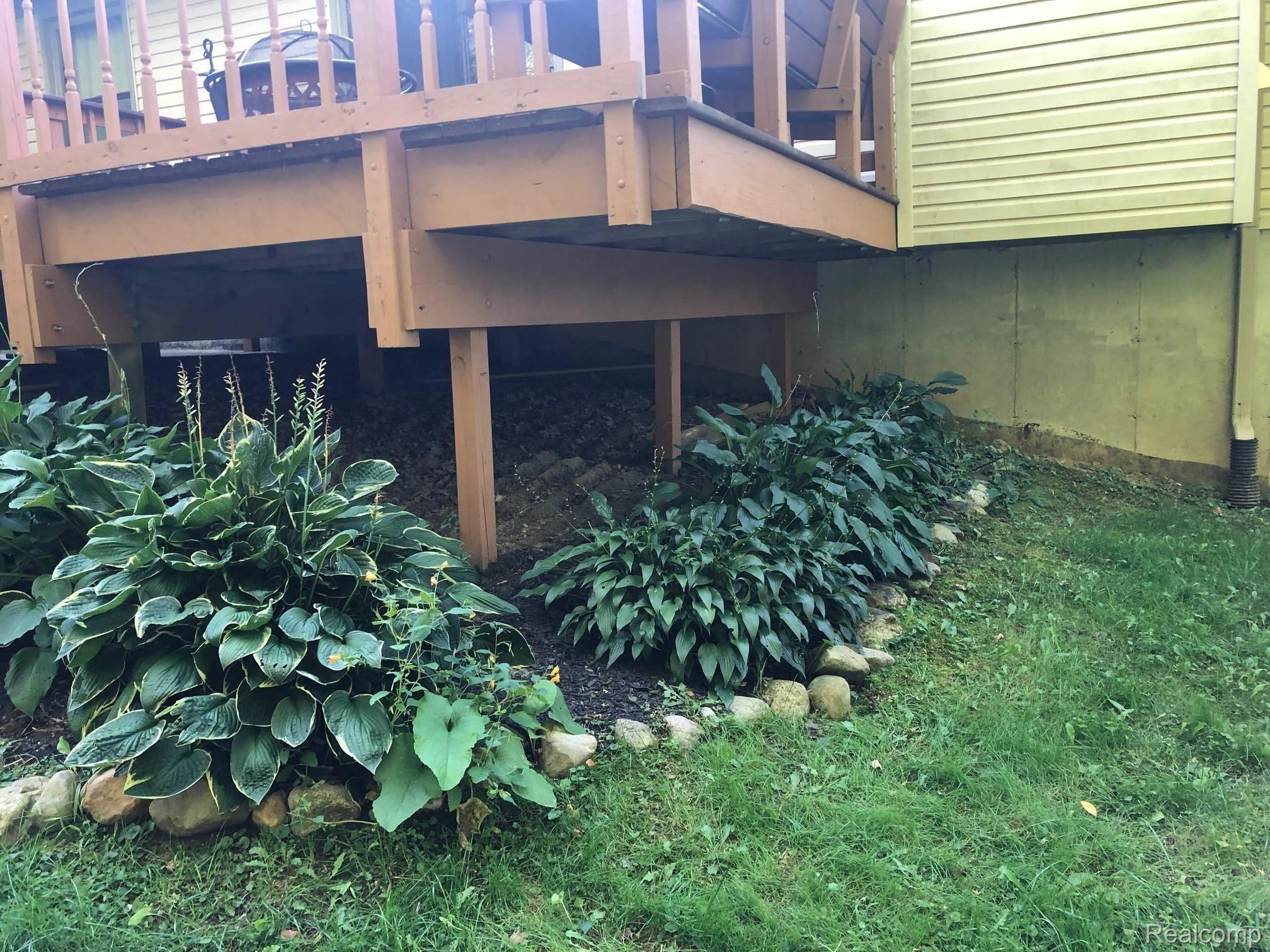 14385 Hess Road Holly, MI 48442 - Photo 26 of 29 Landscaped deck with stone border