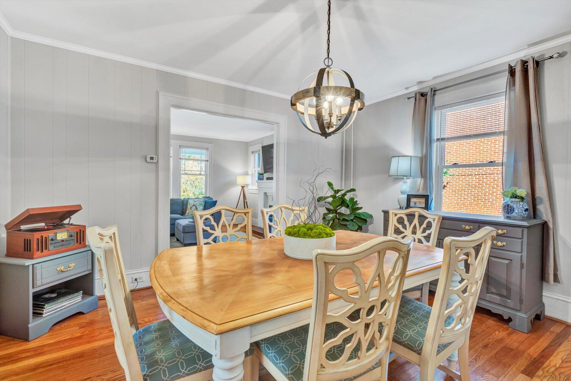 2424 Tillett Road Southwest Roanoke, VA 24015 - Photo 8 of 29 08-DSC7285