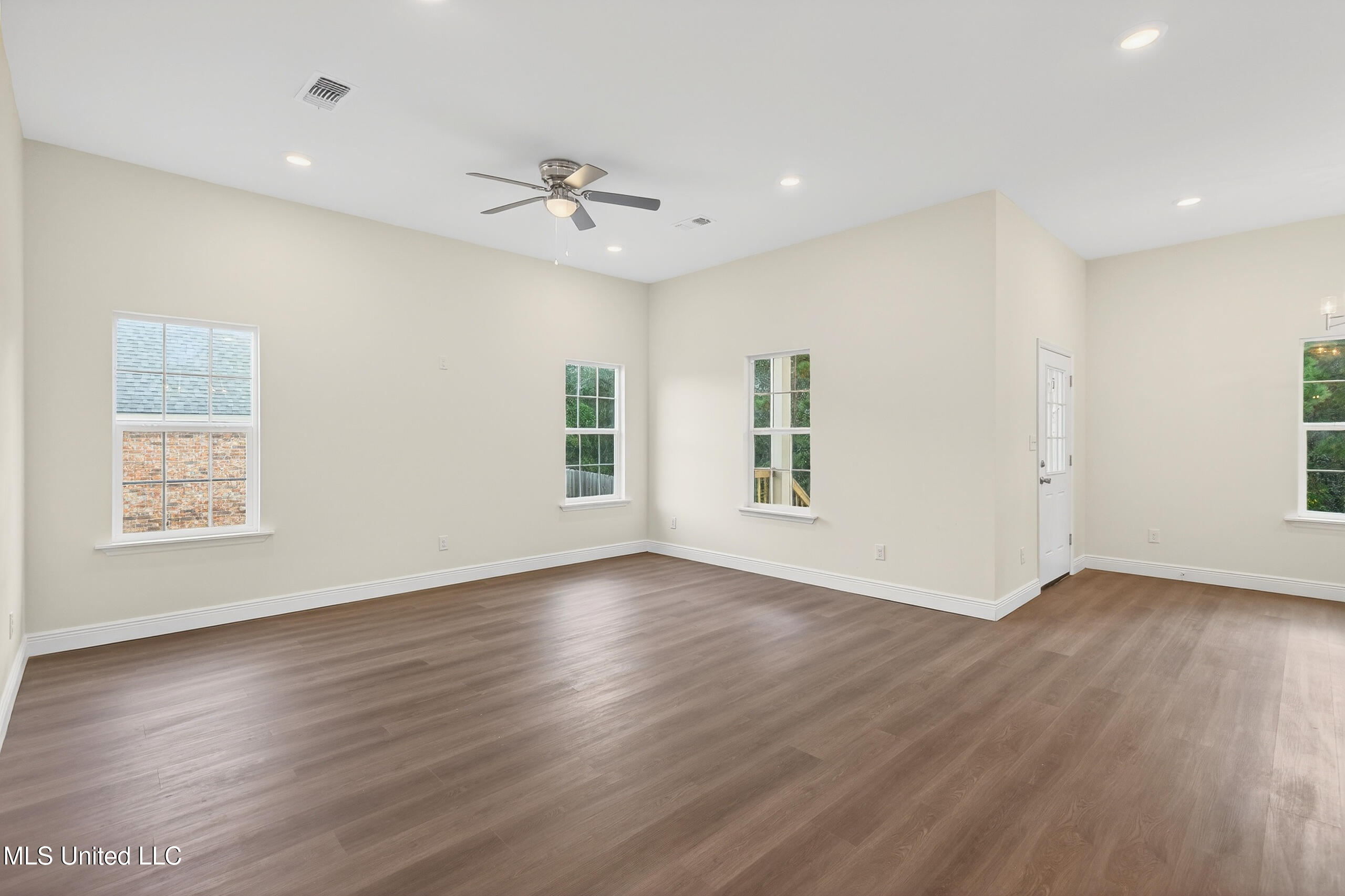 19452 Stewart Street Saucier, MS 39574 - Photo 6 of 36 19452StewartSt-6