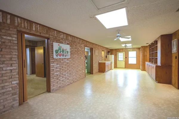 $249,900 | 105 South Sayers Drive, Devine, TX 78016
