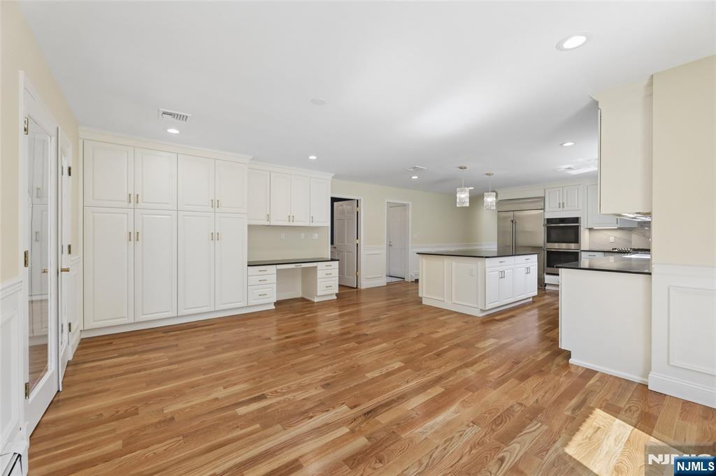 2 West Gate Road Saddle River, NJ 07458 - Photo 17 of 46
