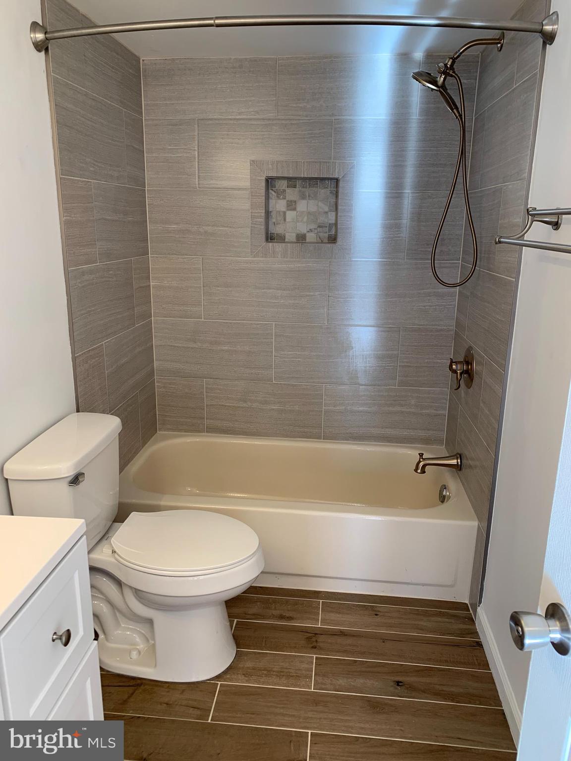 901 Champlain Drive Voorhees, NJ 08043 - Photo 18 of 19 2nd Floor Hall Bath