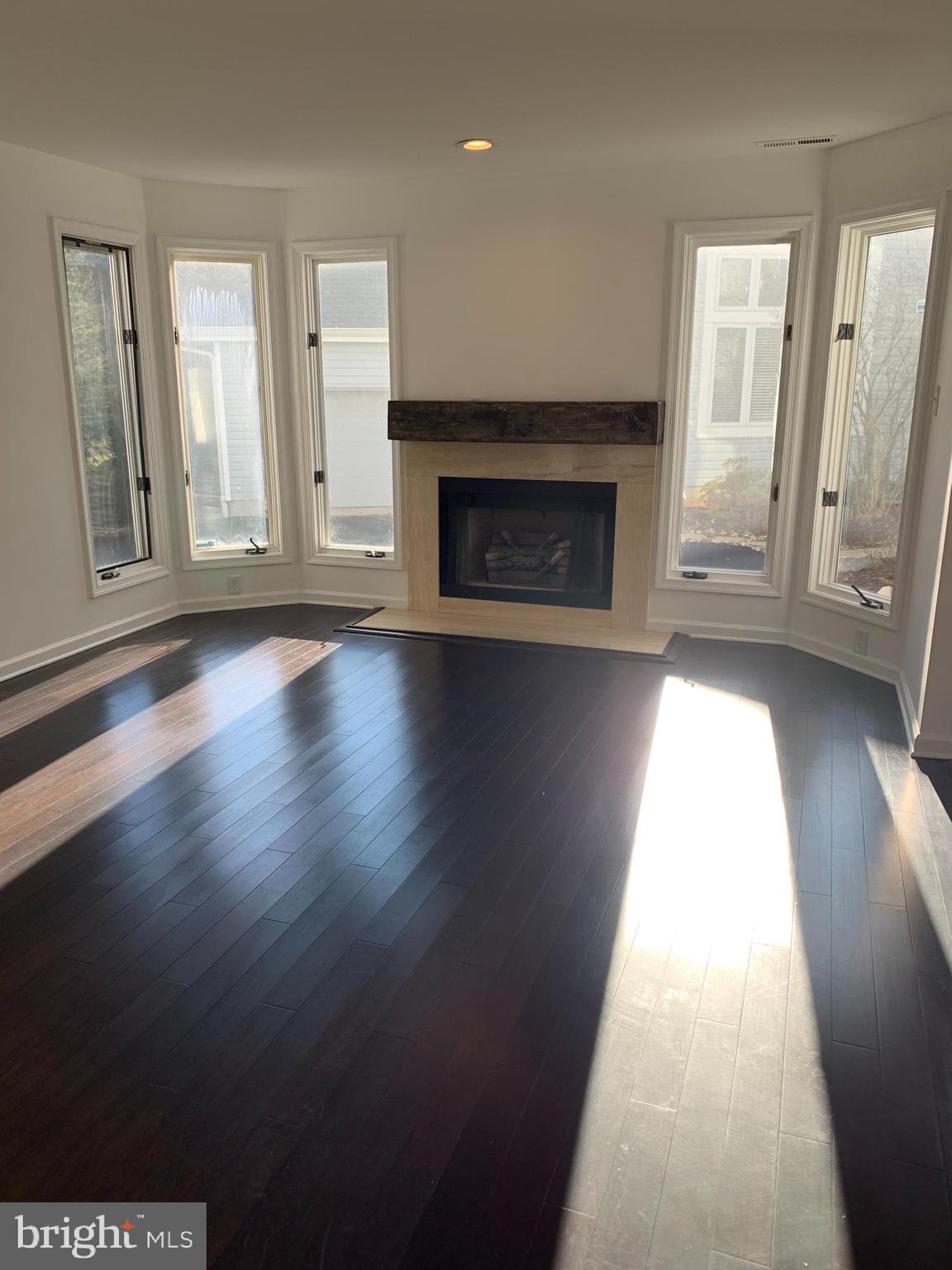 901 Champlain Drive Voorhees, NJ 08043 - Photo 3 of 19 Living Room