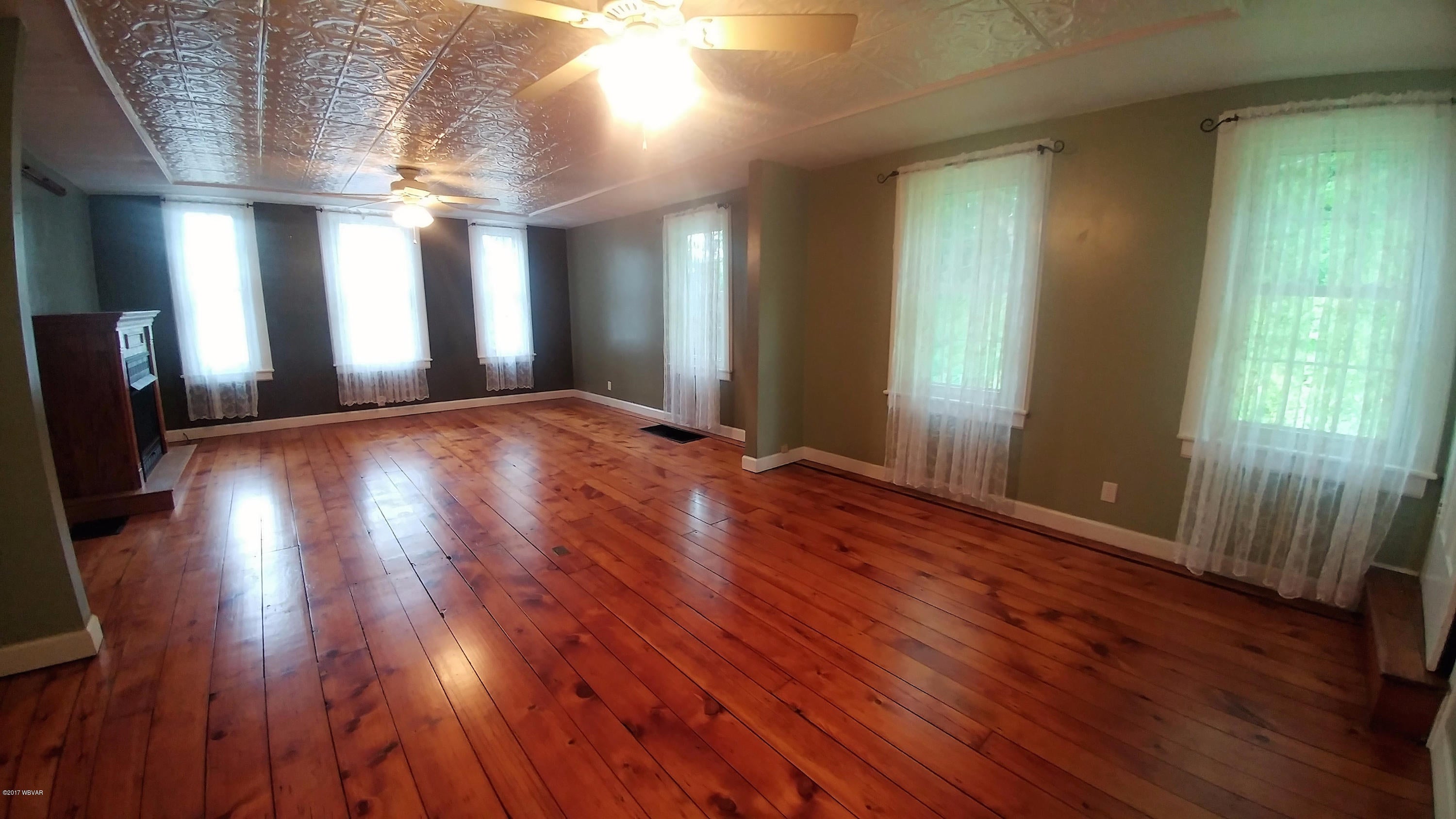 1 Round Hill Road Williamsport, PA 17701 - Photo 10 of 27 Living Room