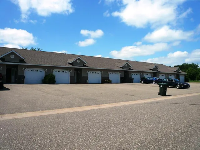 $1,250 | 1271 Pinewood Trail, Unit 10, New Richmond, WI 54017