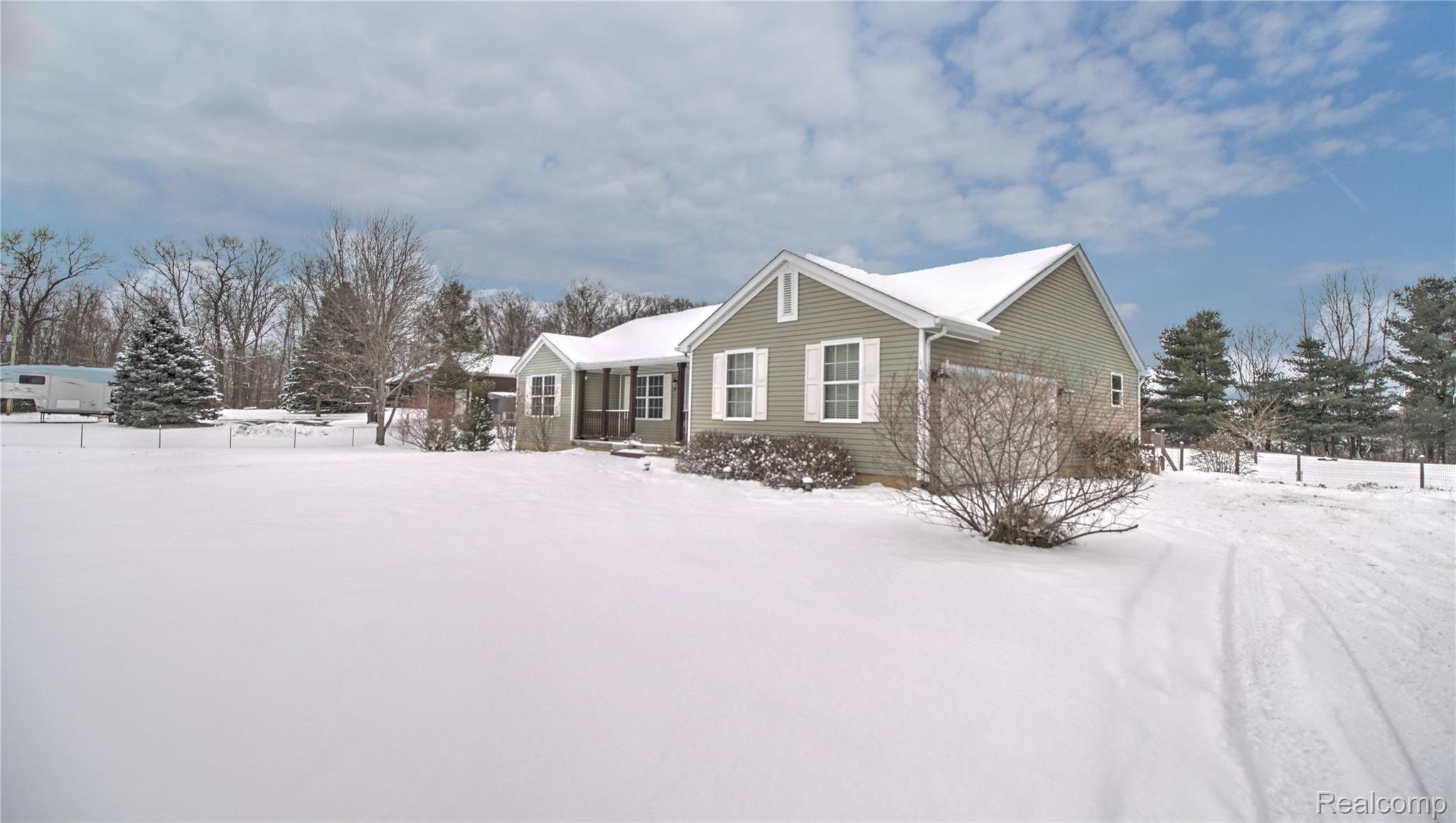 9050 Oak Grove Road Howell, MI 48855 - Photo 21 of 25 DSC07033_4_5_6_7.jpg