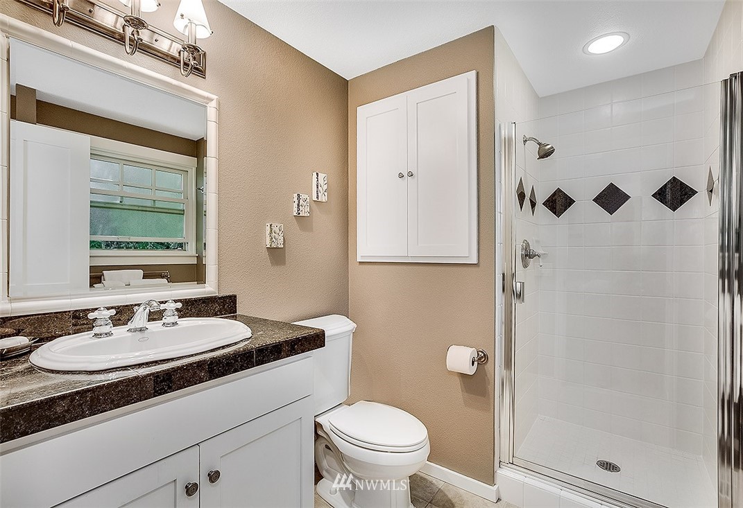 10712 228th Street Southwest Edmonds, WA 98020 - Photo 8 of 25 Gallery Image 8