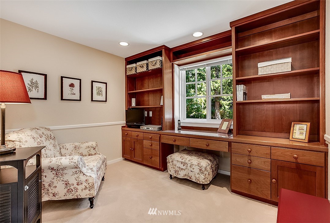 10712 228th Street Southwest Edmonds, WA 98020 - Photo 10 of 25 Gallery Image 10