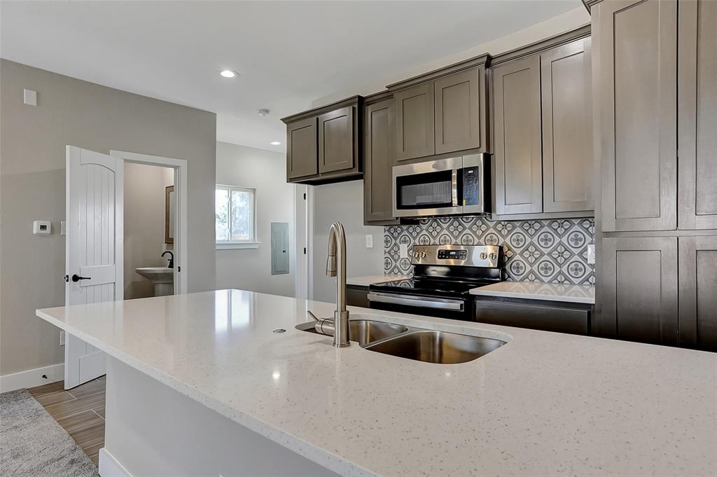 1304 Country Road Whitesboro, TX 76273 - Photo 13 of 28 Gallery Image 13
