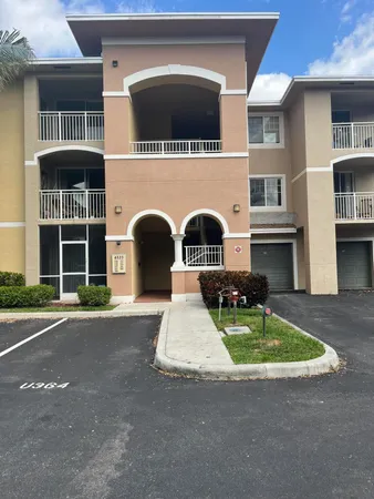 $2,300 | 6533 Emerald Dunes Drive, Unit 301, West Palm Beach, FL 33411