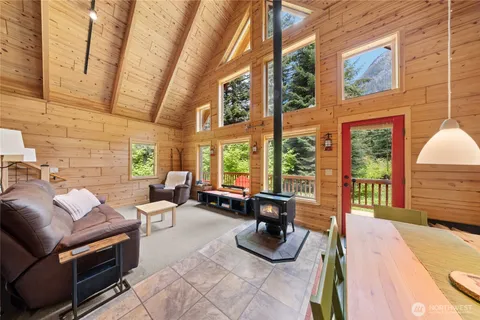 $569,950 | 42 Gold Creek Lane, Snoqualmie Pass, WA 98068