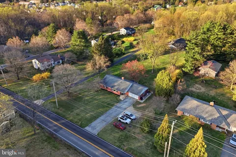 a view of outdoor space yard and patio