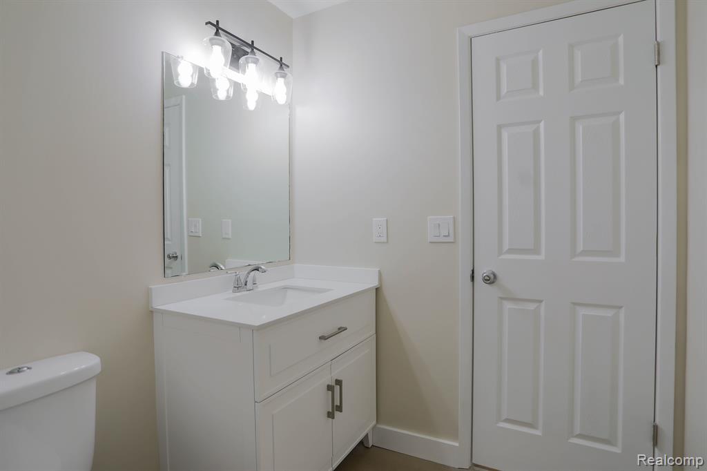 30458 Utica Road Roseville, MI 48066 - Photo 19 of 23 Gallery Image 19