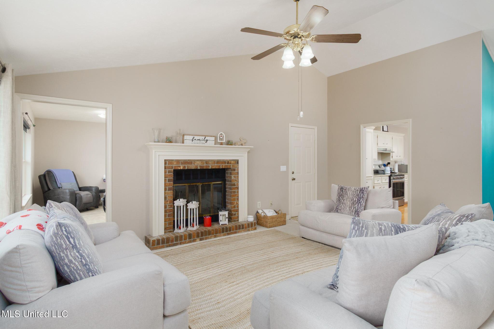 127 Villa Way-4
