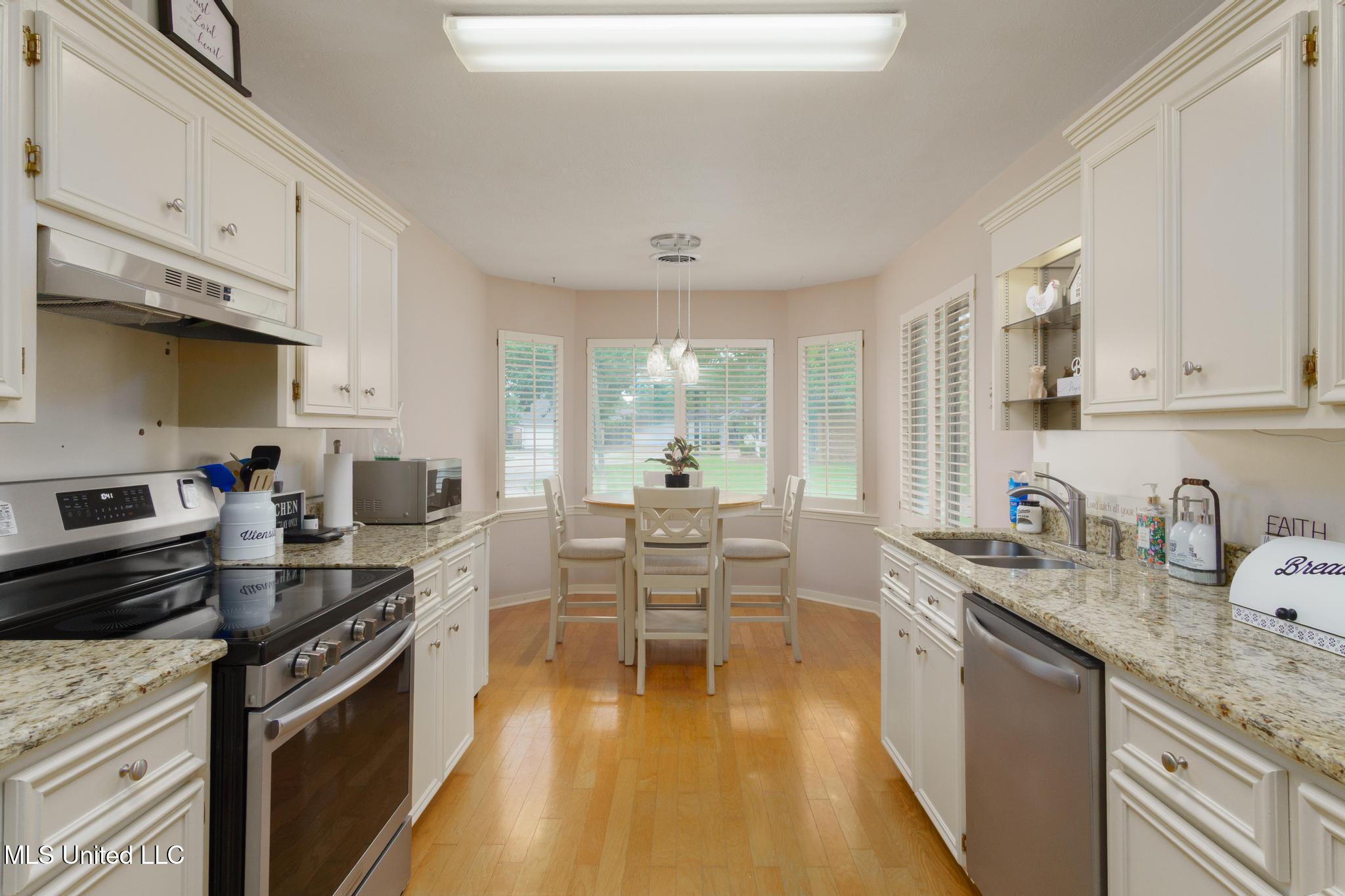 127 Villa Way-5