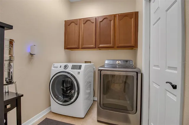 a view of an house with backyard space and garden