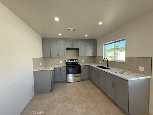 $2,800 | 18110 Gault Street, Reseda, CA 91335