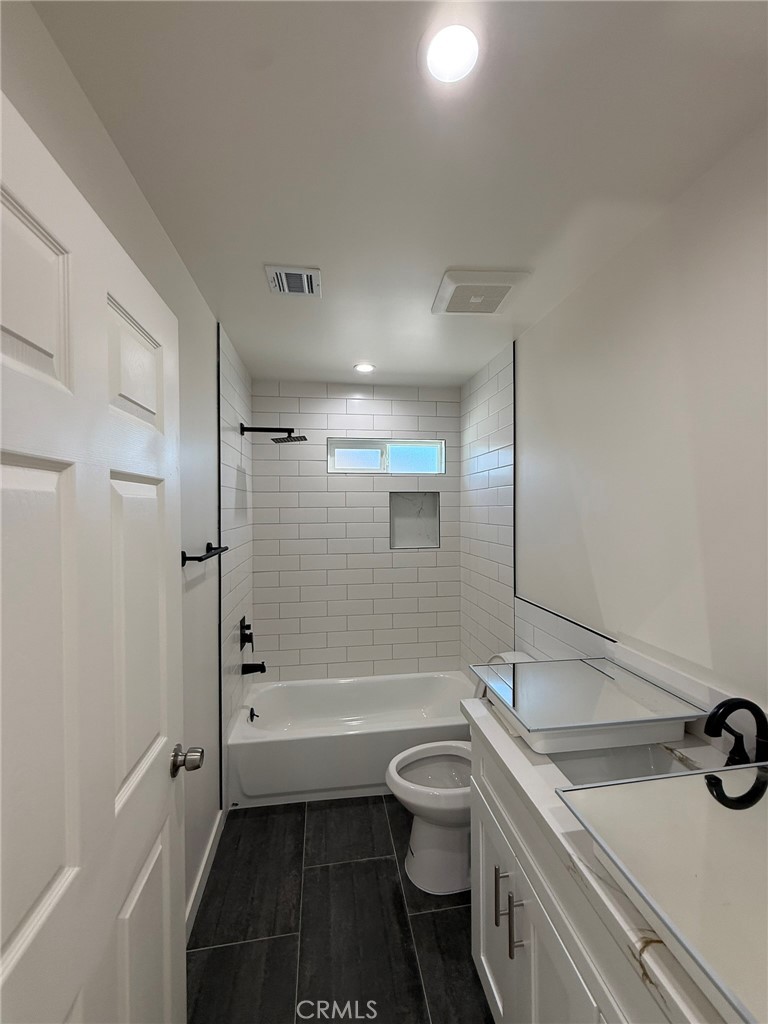 18110 Gault Street Reseda, CA 91335 - Photo 5 of 9