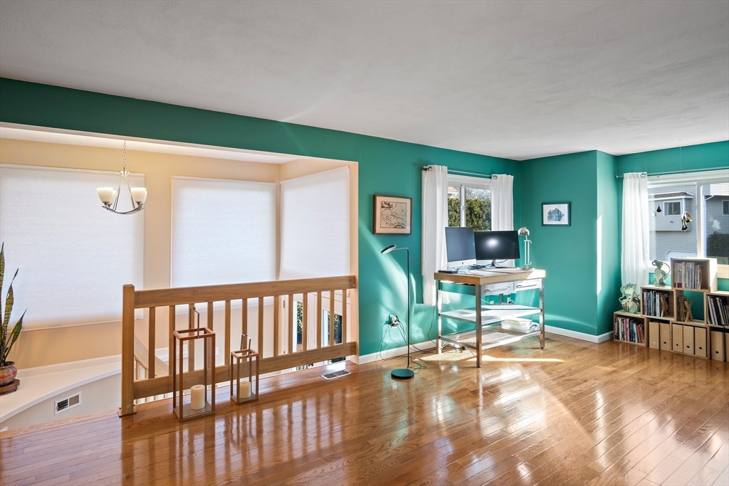 3 Mariners Way, Unit 3 Salem, MA 01970 - Photo 14 of 37 a view of a livingroom with furniture and workspace